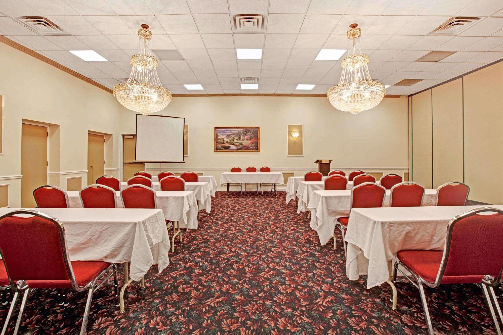 Ramada By Wyndham Flemington Hotel Eksteriør billede