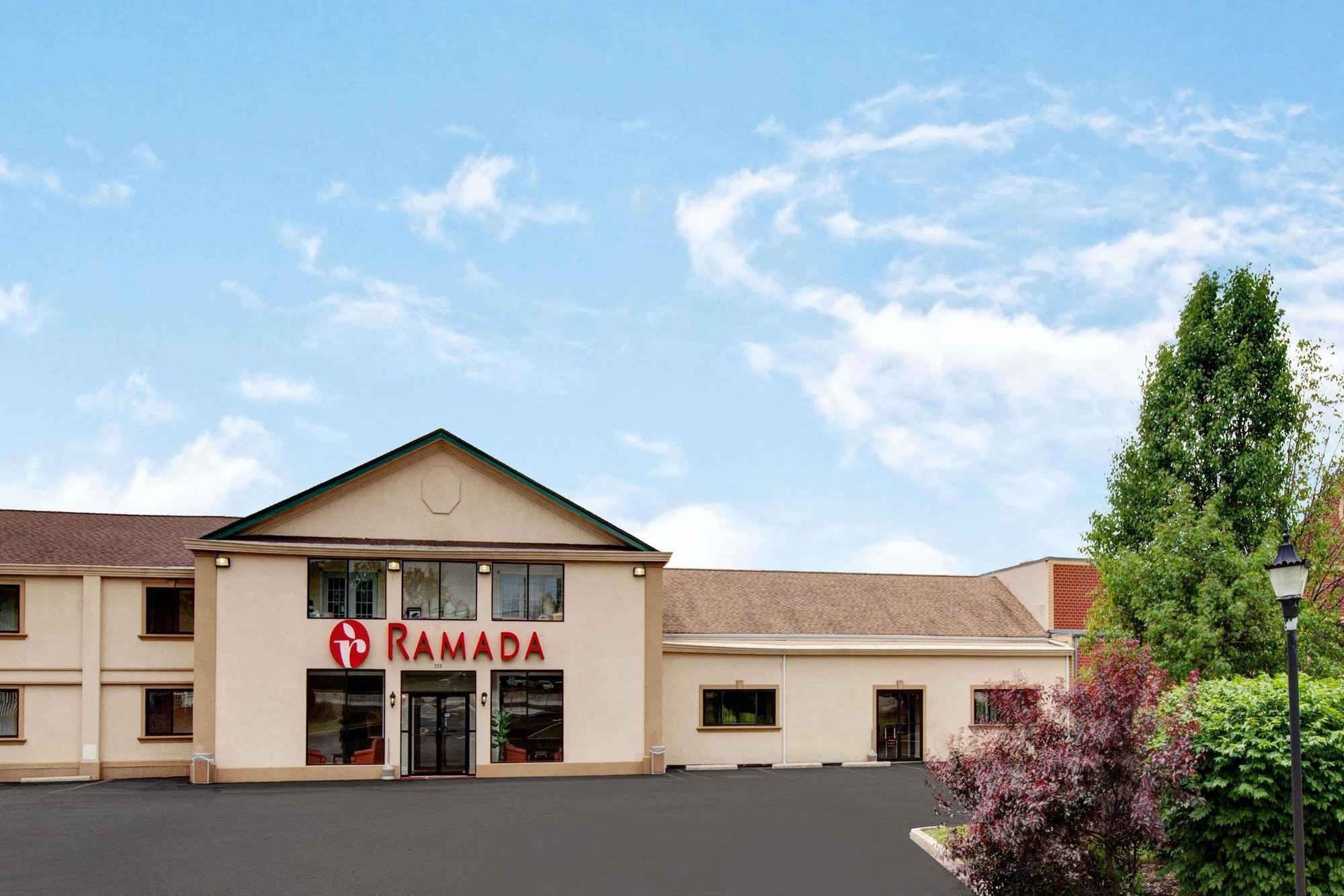 Ramada By Wyndham Flemington Hotel Eksteriør billede