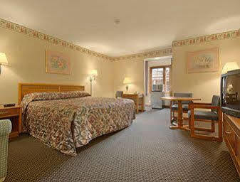 Ramada By Wyndham Flemington Hotel Eksteriør billede